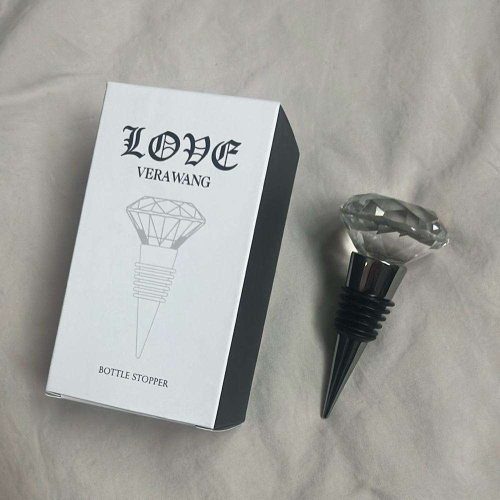 Vera Wang Love Bottle Stopper - Black and Silver